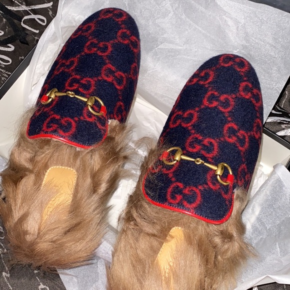 Gucci Mules with tan fur in original packing. Includes 2 Gucci bags. - Picture 3 of 4
